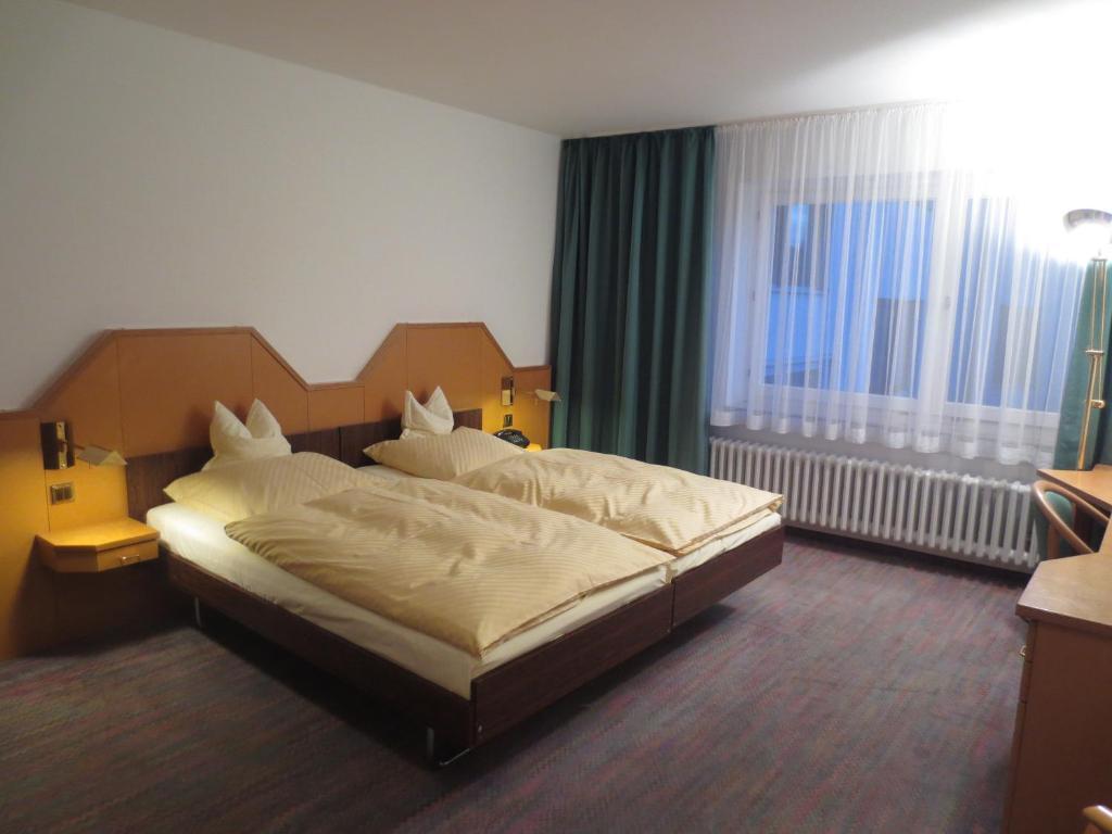 Parkhotel Goldlinde Bodenwerder Exterior photo
