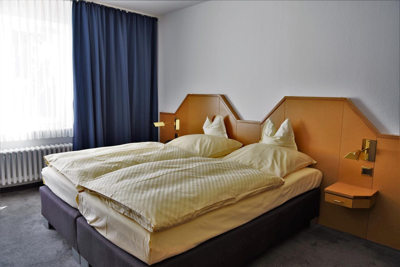 Parkhotel Goldlinde Bodenwerder Exterior photo