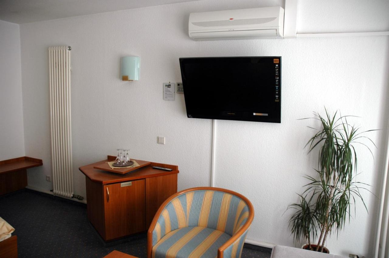 Parkhotel Goldlinde Bodenwerder Exterior photo