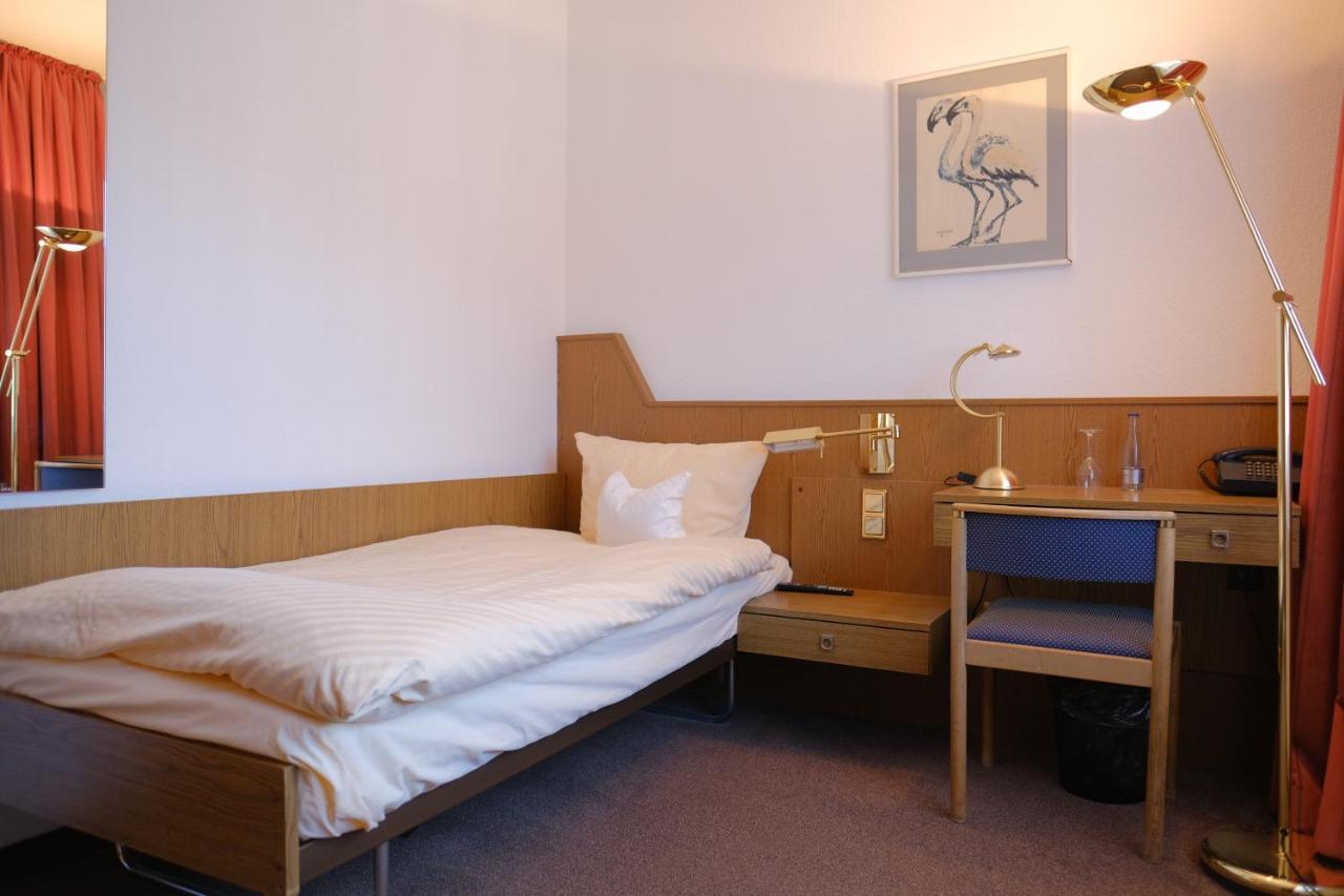 Parkhotel Goldlinde Bodenwerder Exterior photo